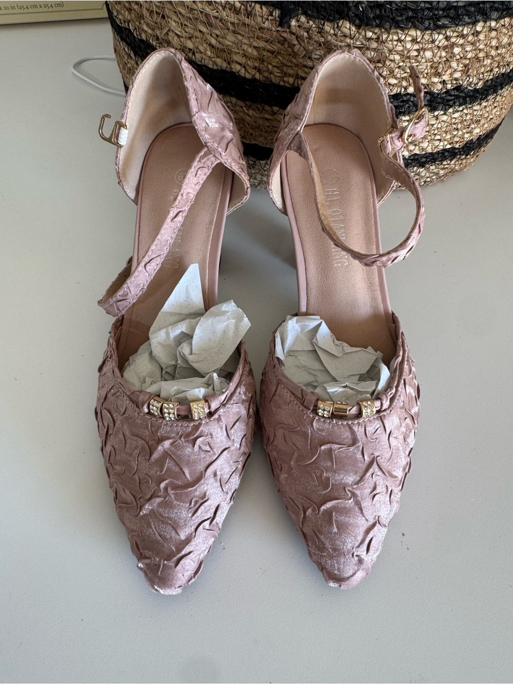 Pink Embossed Rhinestone Heels Size 39 NIB - Picture 4 of 13
